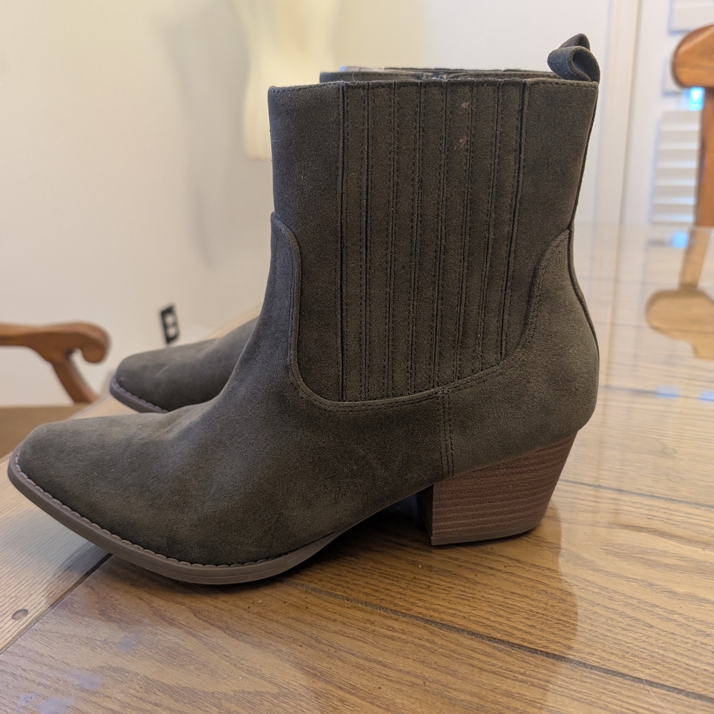 Women's Universal Thread Solita Western Boots Color Olive Green Size Multiple - Picture 2 of 9
